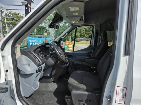 Used 2019 Ford Transit 150 XLT image 10
