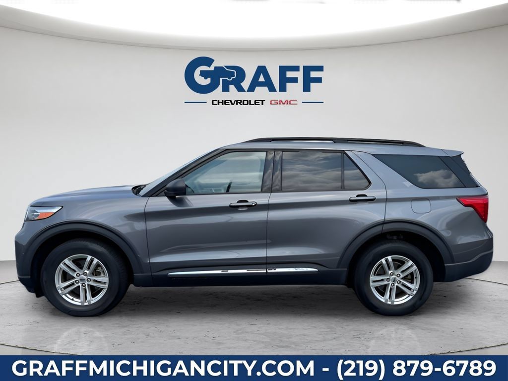 Used 2022 Ford Explorer XLT w/ Equipment Group 202A AWD/4WD image 2