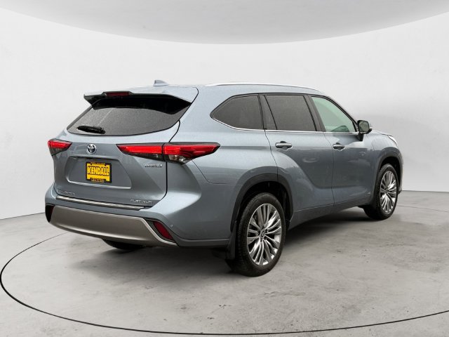 Used 2023 Toyota Highlander Platinum AWD/4WD image 5