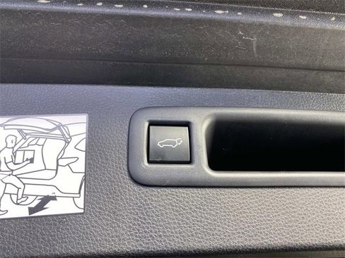 Used 2024 Toyota Highlander XLE image 9