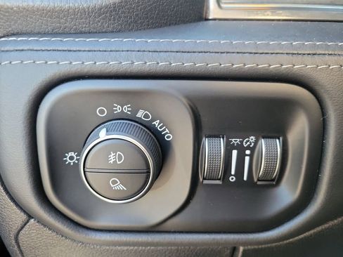 Used 2020 RAM 1500 Limited w/ Body Color Bumper Group image 32