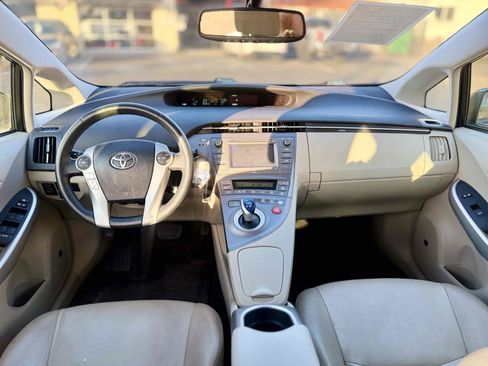 Used 2015 Toyota Prius Five FWD image 18