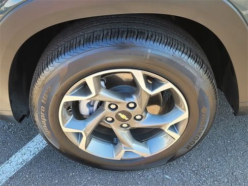 Used 2025 Chevrolet Trax LT image 18