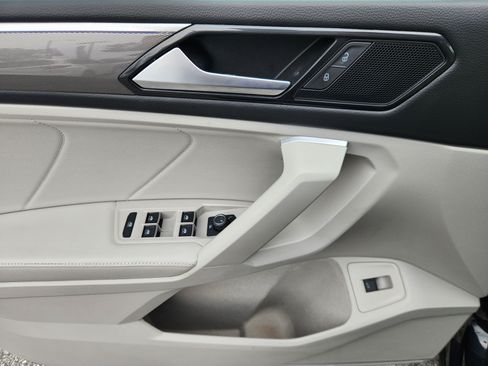 Certified 2023 Volkswagen Tiguan SE R-Line FWD image 18