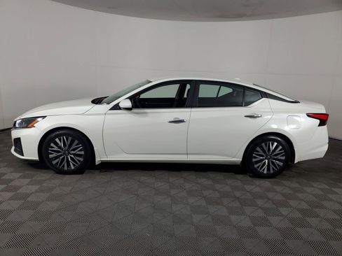 Used 2023 Nissan Altima 2.5 SV image 7