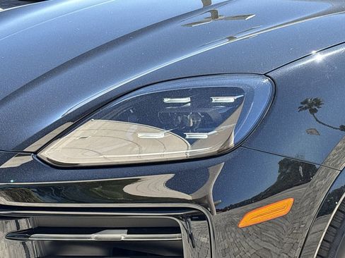 Used 2025 Porsche Cayenne E-Hybrid Coupe image 6