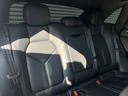 Certified 2024 Porsche Macan S image 19