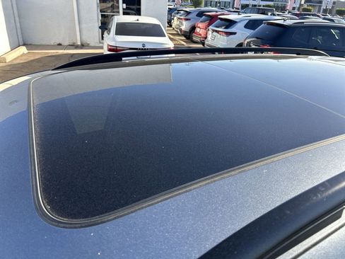 Used 2018 Volkswagen Tiguan SE w/ Panoramic Sunroof Package FWD image 20