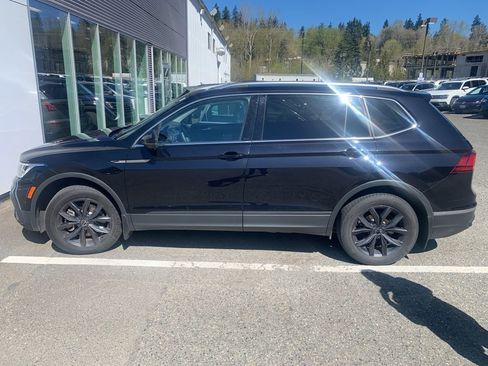 Certified 2022 Volkswagen Tiguan SE image 1