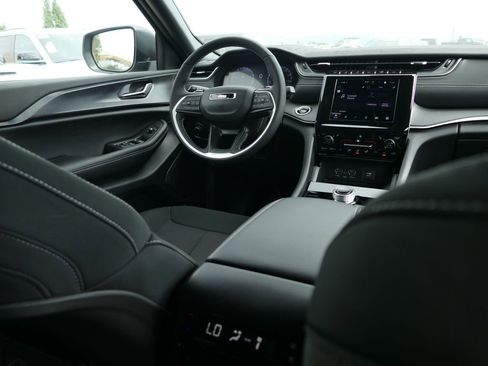 New 2025 Jeep Grand Cherokee L Laredo w/ Luxury Tech Group I image 20