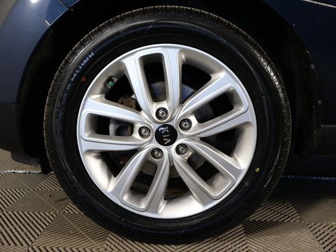 Used 2017 Kia Soul + image 16