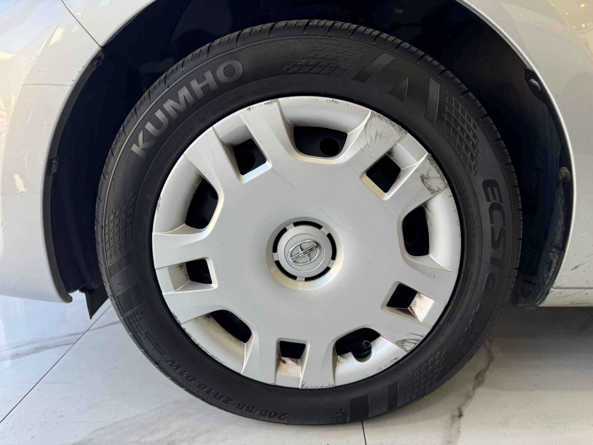 Used 2014 Scion xB FWD image 8