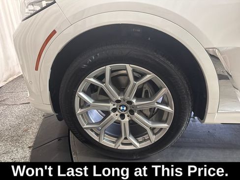 Used 2022 BMW X7 xDrive40i w/ Premium Package AWD/4WD image 13
