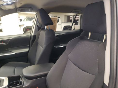 Used 2025 Toyota RAV4 XLE image 16