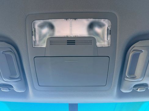 Used 2017 Toyota Camry SE image 34