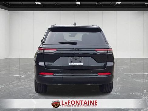 Certified 2024 Jeep Grand Cherokee Altitude AWD/4WD image 4