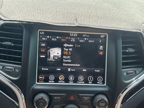 Used 2018 Jeep Grand Cherokee Summit w/ Platinum Series Group image 11