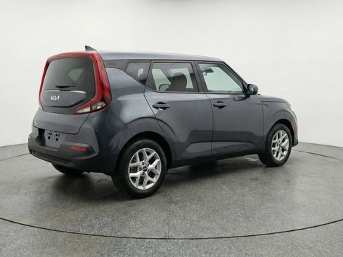 Used 2025 Kia Soul LX w/ LX Technology Package image 9