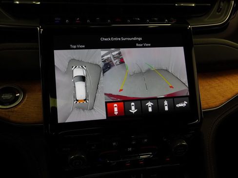 Used 2022 Jeep Grand Cherokee Summit AWD/4WD image 30