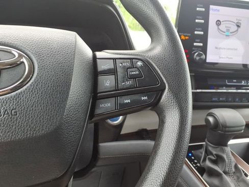 Certified 2024 Toyota Sienna LE FWD image 24