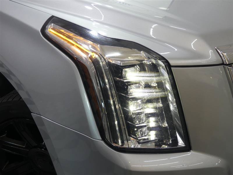 Used 2017 Cadillac Escalade Luxury AWD/4WD image 14