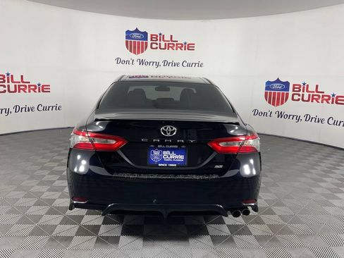 Used 2018 Toyota Camry SE w/ Moonroof Package FWD image 4