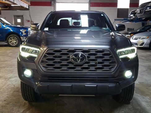 Used 2022 Toyota Tacoma TRD Off-Road w/ Technology Package image 2