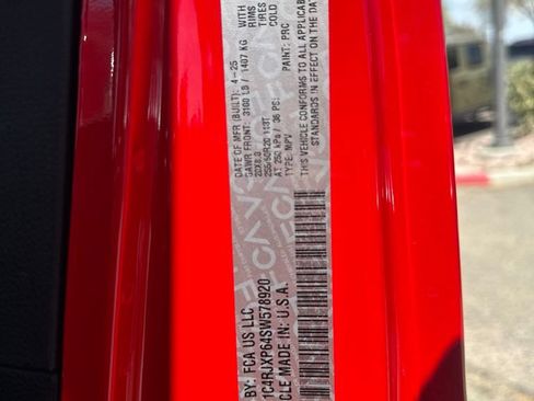Used 2025 Jeep Wrangler Unlimited Sahara w/ Safety Group AWD/4WD image 18
