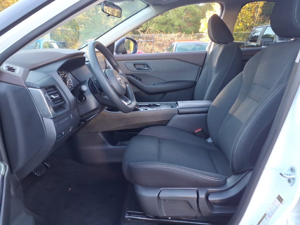 Used 2023 Nissan Rogue S FWD image 11