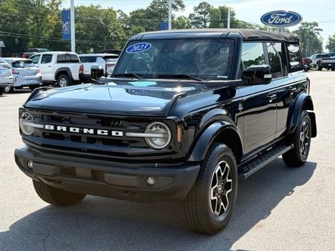 Used 2023 Ford Bronco Outer Banks AWD/4WD image 1