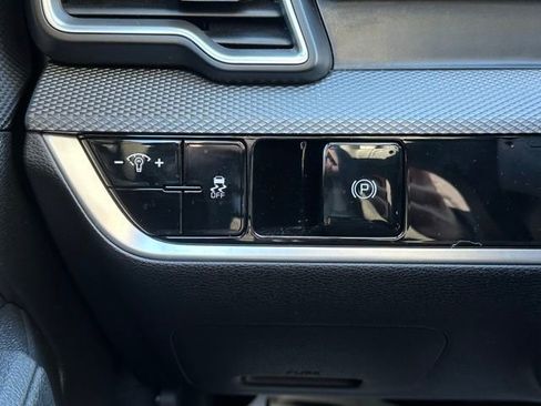 Used 2024 Kia Sportage LX image 18