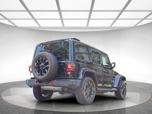 Used 2021 Jeep Wrangler Unlimited Sahara w/ Cold Weather Group AWD/4WD image 6