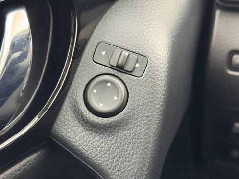 Used 2022 Nissan Rogue Sport SV image 16