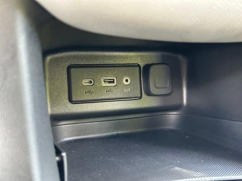 Used 2022 Chevrolet Equinox LS FWD image 26