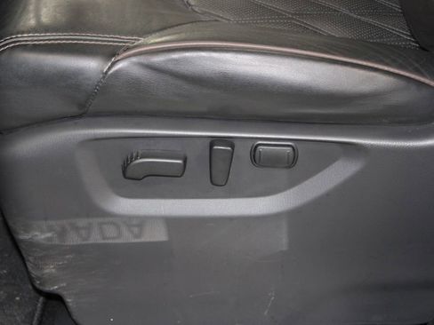 Used 2023 Nissan Armada Platinum w/ Captain's Chairs Package image 17