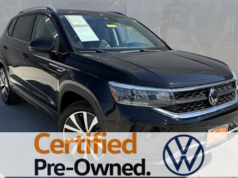 Certified 2024 Volkswagen Taos SE image 1