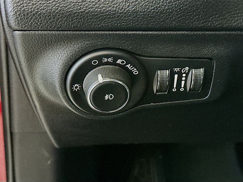 Used 2019 Jeep Compass Limited FWD image 10