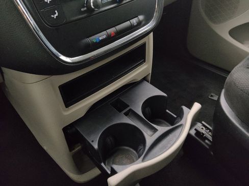 Used 2017 Dodge Grand Caravan SE image 26