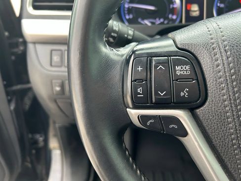 Used 2019 Toyota Highlander XLE FWD image 20