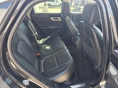 Used 2018 Jaguar XF Prestige image 25