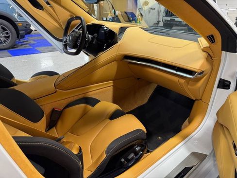 Used 2023 Chevrolet Corvette Stingray Premium Conv w/ Z51 Performance Package RWD image 11