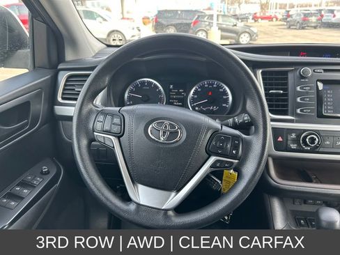 Used 2017 Toyota Highlander LE image 10