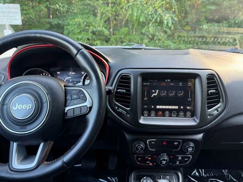 Used 2018 Jeep Compass Trailhawk image 32