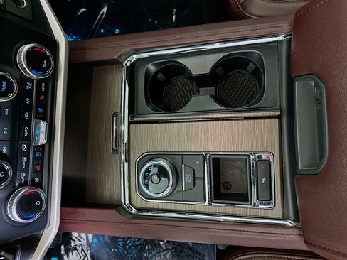 Used 2024 Ford Expedition Limited image 22