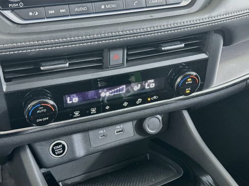 Used 2023 Nissan Rogue SV FWD image 23