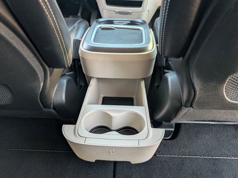 Used 2023 Chrysler Pacifica Touring-L image 8