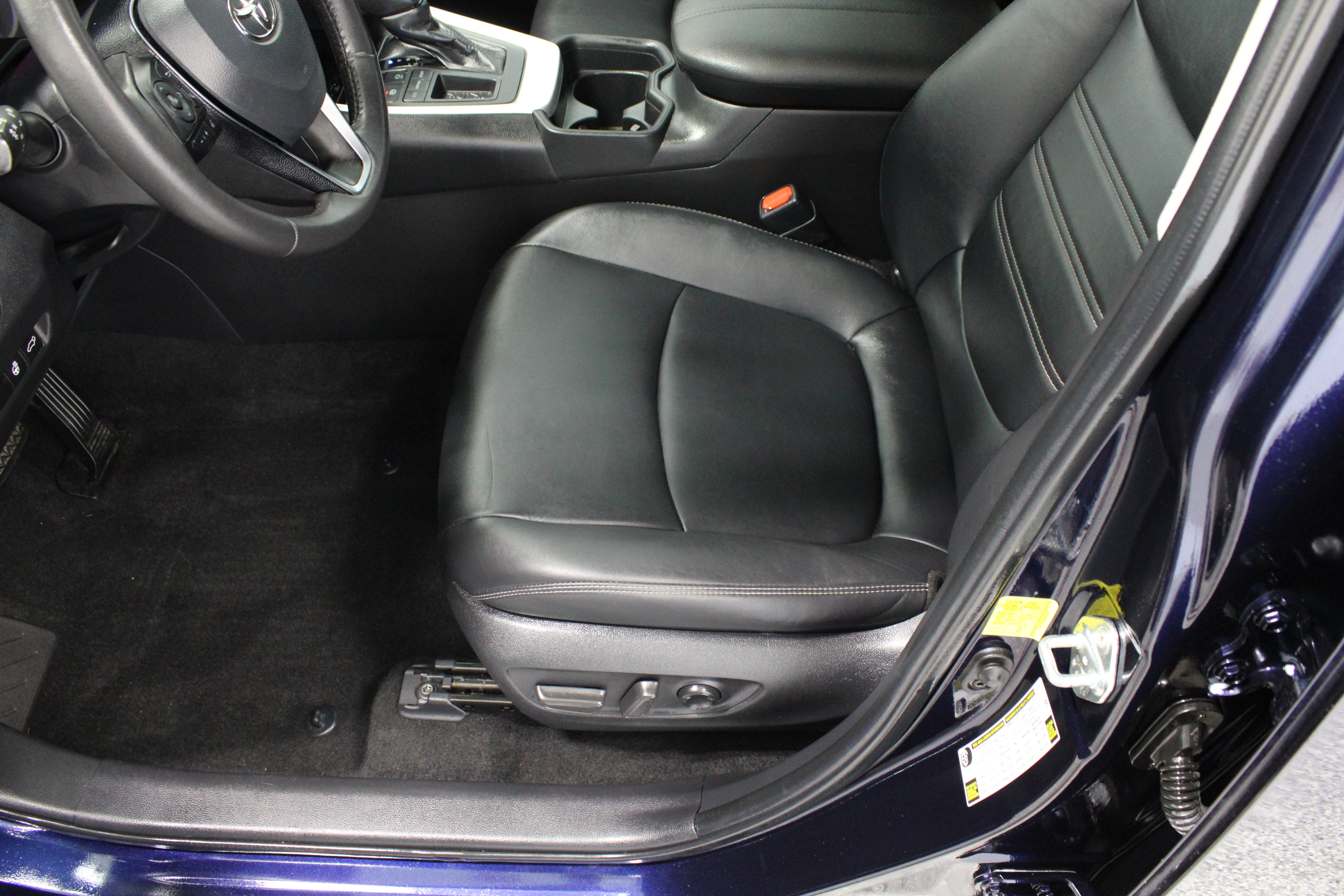 Used 2021 Toyota RAV4 XLE Premium FWD image 15