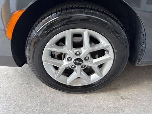 Used 2025 Kia Soul LX w/ LX Technology Package FWD image 30