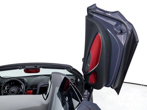 Used 2025 McLaren Artura Spider image 19
