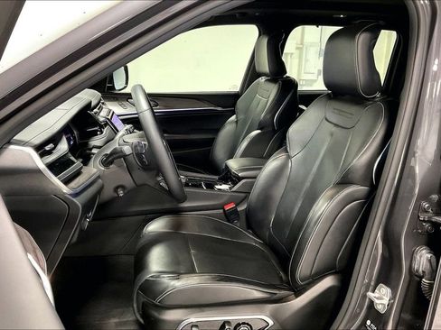 Used 2022 Jeep Grand Cherokee Overland w/ Adv Protech Group III image 34